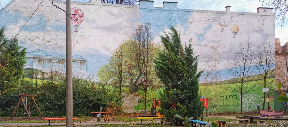Budapest: Jewish District Private Walking Tour - Raoul Wallenberg Memorial Garden and the Tree of Life: A Quiet Pause With Meaning