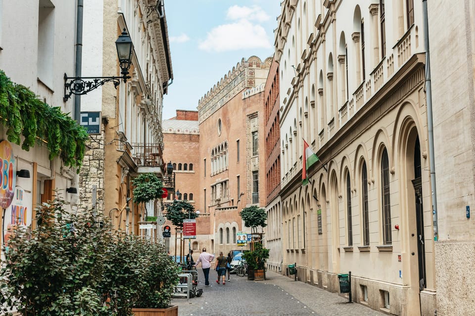 Budapest: Jewish History Guided Walking Tour with Historian - The 7th district Jewish Quarter: what you’re really walking through