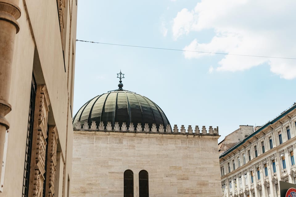 Budapest: Jewish History Guided Walking Tour with Historian - WWII rescue heroes: why the Wallenberg and Lutz memorial stops matter