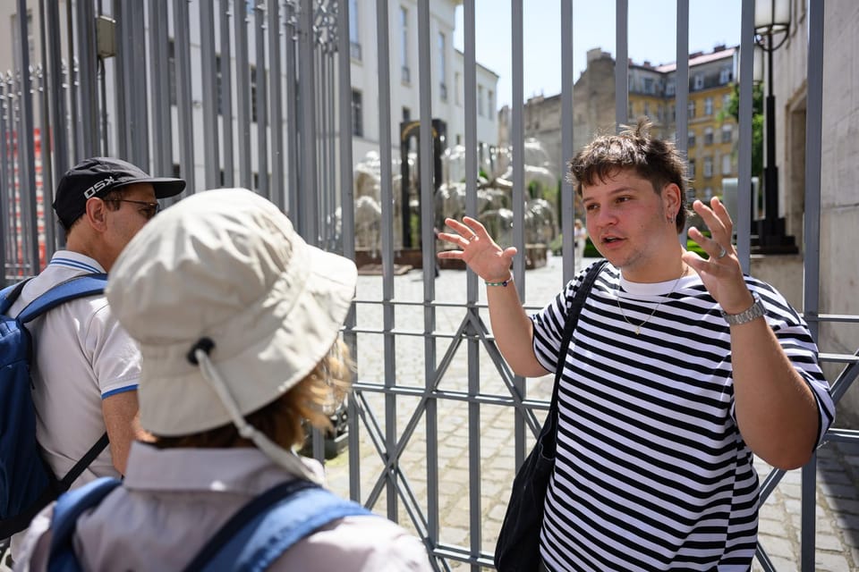 Budapest: Jewish History with Local Guide & Synagogue Ticket - The Jewish Ghetto Wall Fragment: Stop for a Reason, Not a Photo