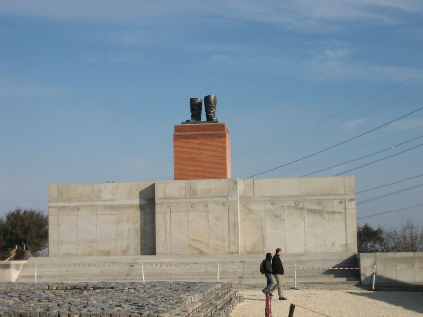 Budapest: Memento Park and Icons of Communism Guided Tour - Stalin’s Grandstand, the pulled-down statue, and the “Boots” moment