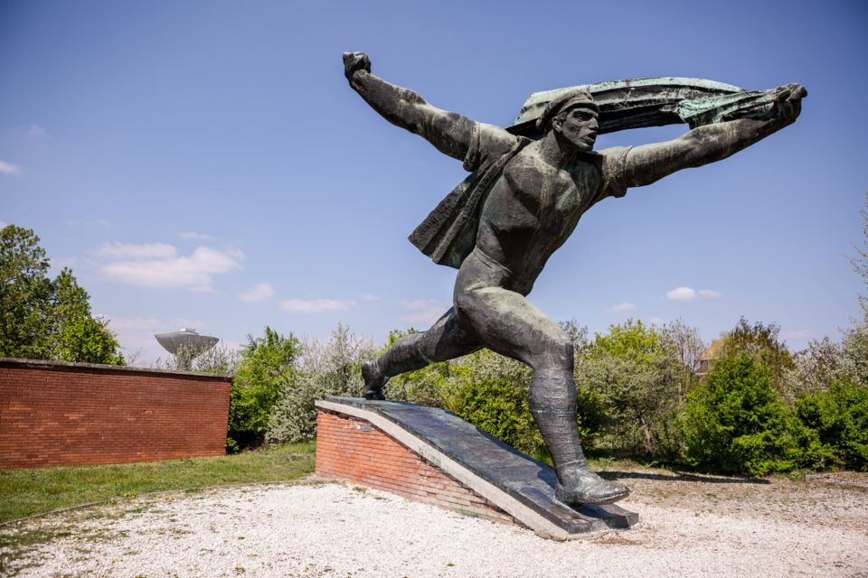 Budapest: Memento Park and Icons of Communism Guided Tour - What the 3 hours actually feels like