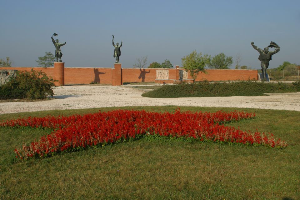 Budapest: Memento Park Ticket - Your self-guided route: start outdoors, then hit the indoor storytelling