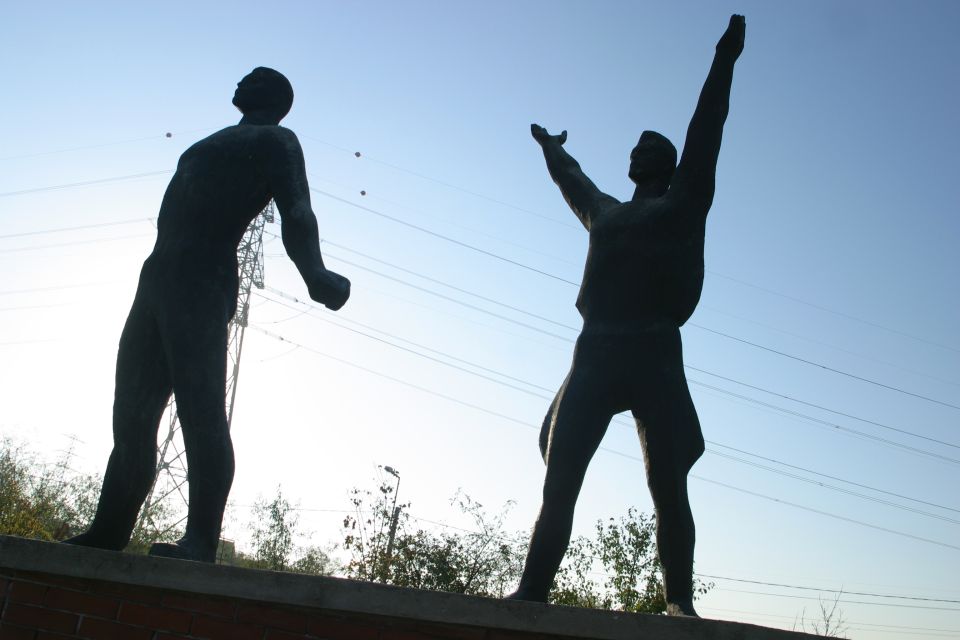 Budapest: Memento Park Ticket - Stalin’s grandstand views: why the buildings matter for photos