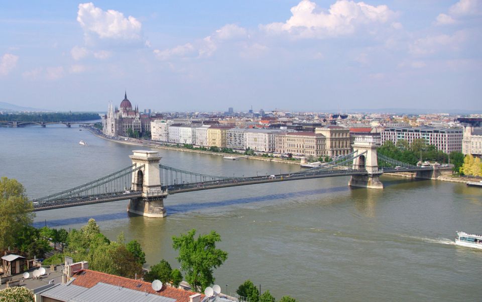 Budapest: Multilingual Highlights Tour - Where the tour starts near St Stephen’s Basilica