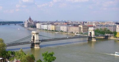 Budapest: Multilingual Highlights Tour - St Stephen’s Basilica and the Holy Right hand