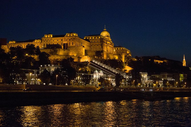 Budapest: Night Walking Tour with Danube River Cruise - Skipping the ticket line and the small-group advantage