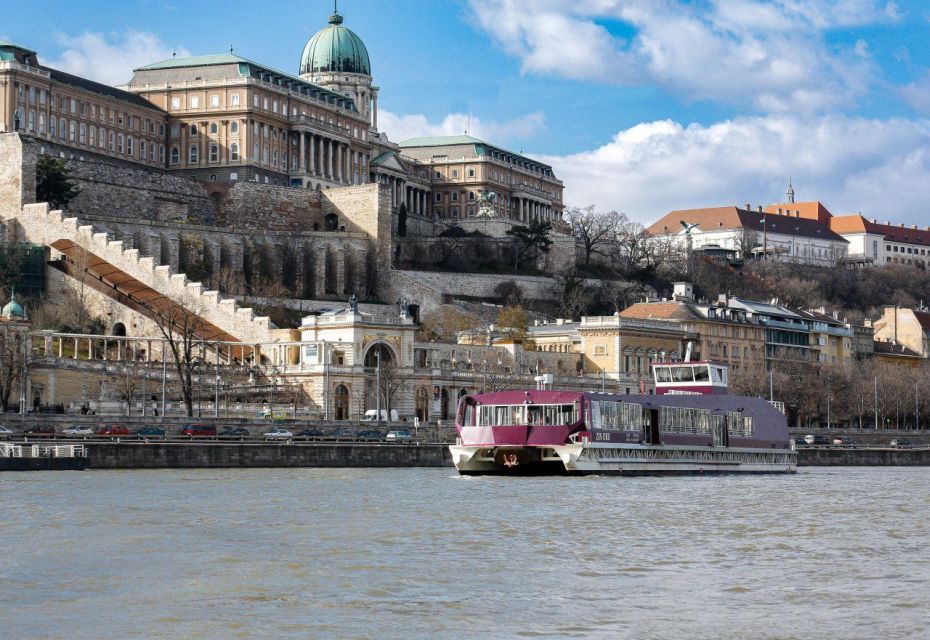 Budapest: Nighttime or Daytime Sightseeing Cruise - Beer, Tea, Snacks, and the Onboard Bar Scene