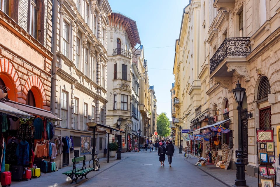 Budapest Old Town and Top Attractions Private Walking Tour - Guide quality and what private really means here