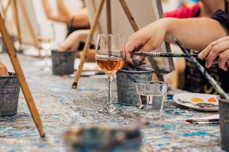 Budapest: Paint and sip experience - Beginner-Friendly Without Babysitting