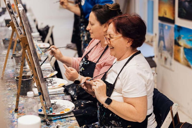Budapest: Paint and sip experience - Language and Group Size: Choose Your Best Fit