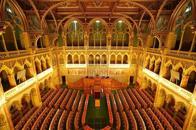 Budapest Parliament Audio Guide Tour with Danube Cruise - Evening Danube cruise: views, drink choice, Wi‑Fi, and multilingual audio