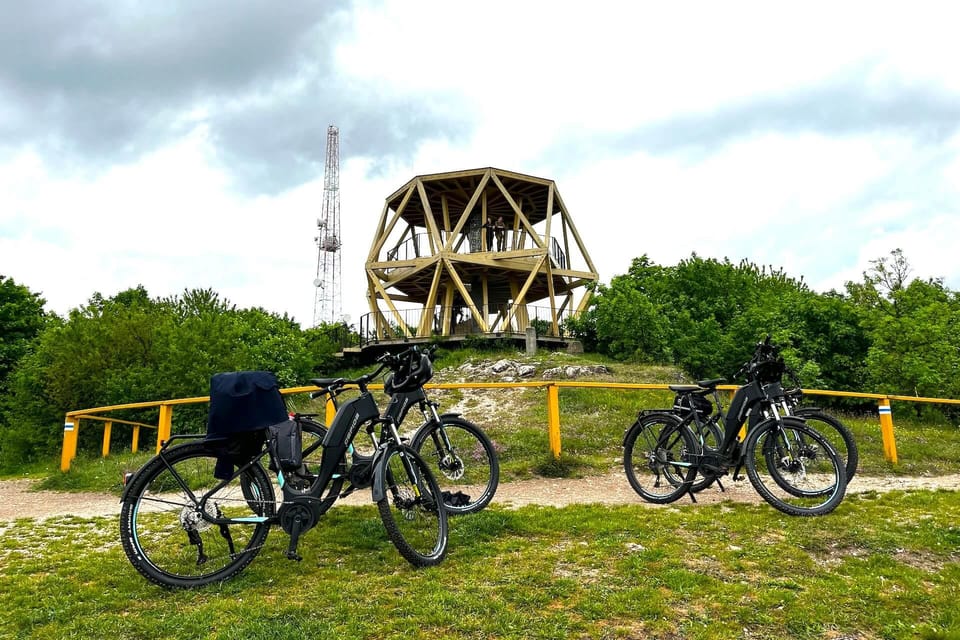 Budapest: Premium E-Bike Rental - Where you meet: Deák Ferenc tér and a quick start