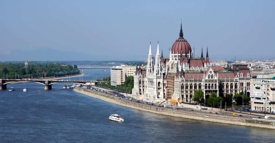 Budapest: Private 3-hour Guided City Tour by Bus - The guide experience: when history explanations make the city click