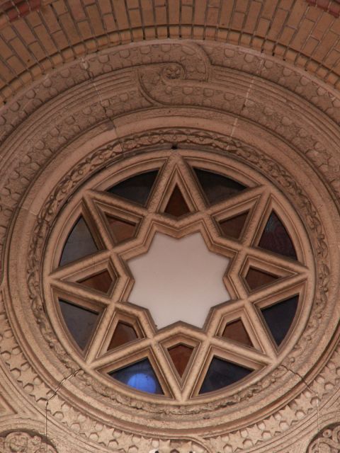 Budapest Private 3-Hour Jewish Heritage Tour - Dohány Street Synagogue inside: scale, purpose, and respect