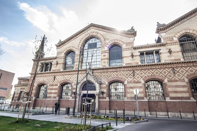 Budapest Private 4 Hour City Tour Experience with a car / van - New York Palace and classic city drives: art, glamour, and transit landmarks