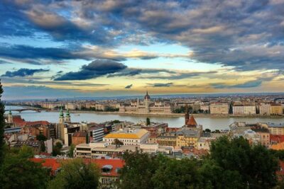 Budapest Private 4 Hour City Tour Experience with a car / van - The Jewish Quarter and Great/Central Synagogue stop you’ll actually remember