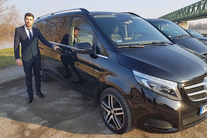 Budapest Private Airport Transfer in a Luxury Minivan - Door-to-Door Airport Handoffs in Budapest
