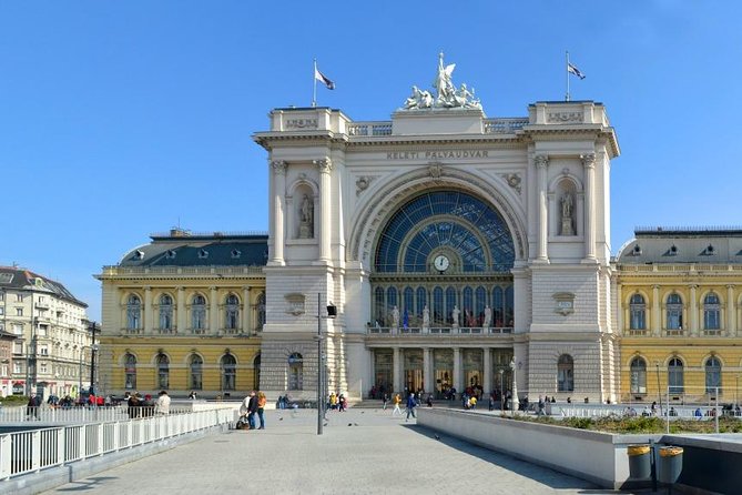 Budapest Private Arrival Transfer: Railway station to hotels - The Meet-and-Greet That Gets You Moving Fast