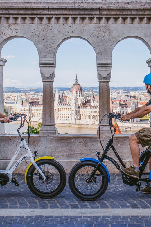 Budapest: Private Customizable Tour in French - Jewish Quarter on foot: murals, pedestrian streets, and synagogue area outside