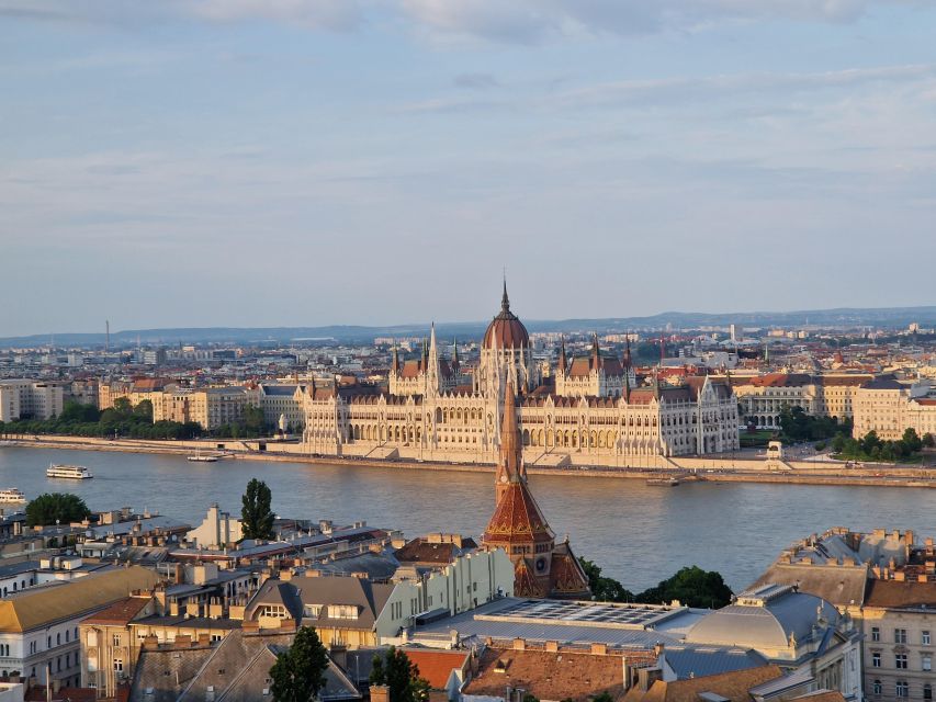 Budapest: private deluxe tour with a native, in Spanish - Key things to know before you go