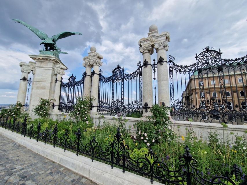 Budapest: private deluxe tour with a native, in Spanish - A native Hungarian guide, with Spanish and a Latin perspective