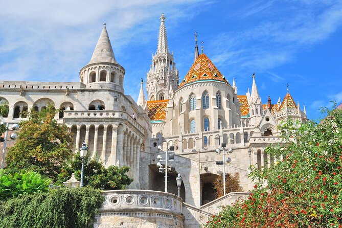 Budapest Private Luxury Sightseeing Tour with Guide and Transport - Chain Bridge to Buda: getting from postcard photos to real orientation