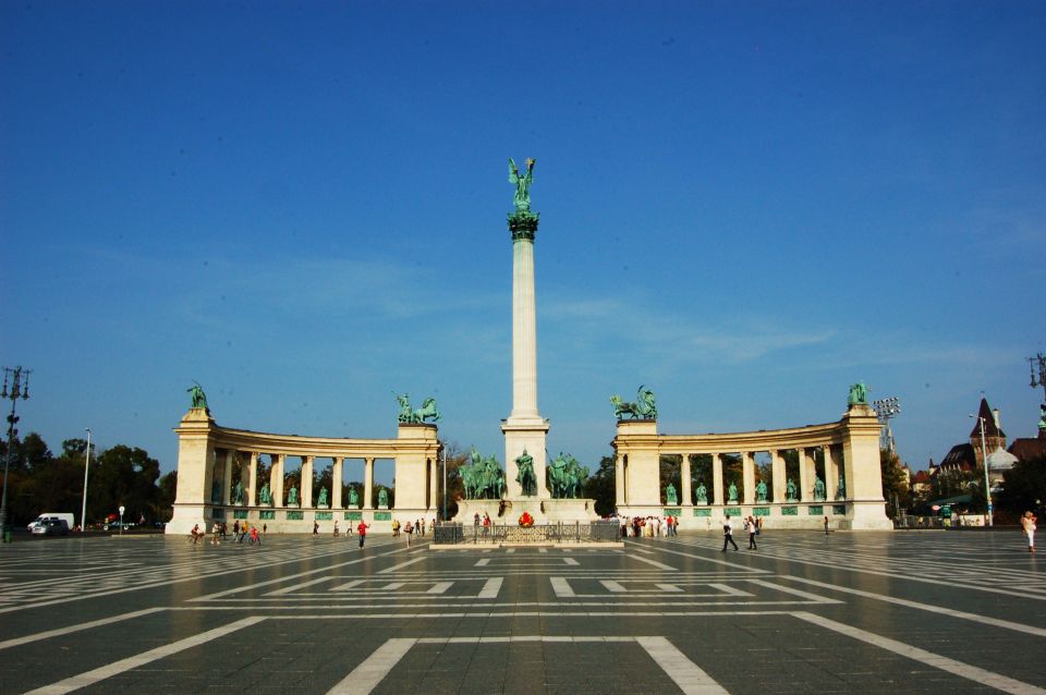 Budapest: Private Walking Tour of City with Spanish Guide - Guides You Might Meet: Felipe, Romina, and Alejandra