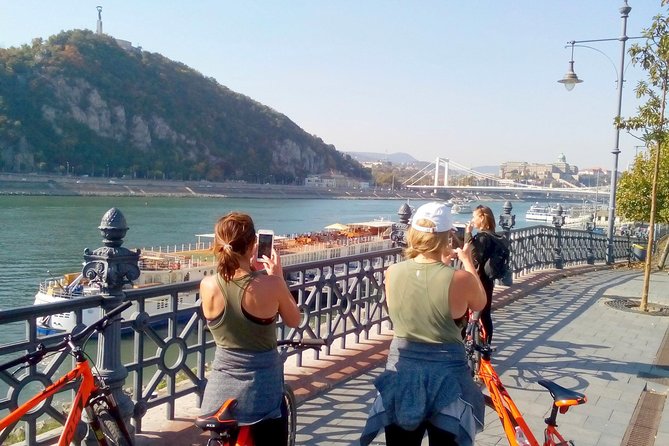 Budapest relaxed bicycle tour at sunset - Shoes on the Danube Bank: a stop that deserves quiet