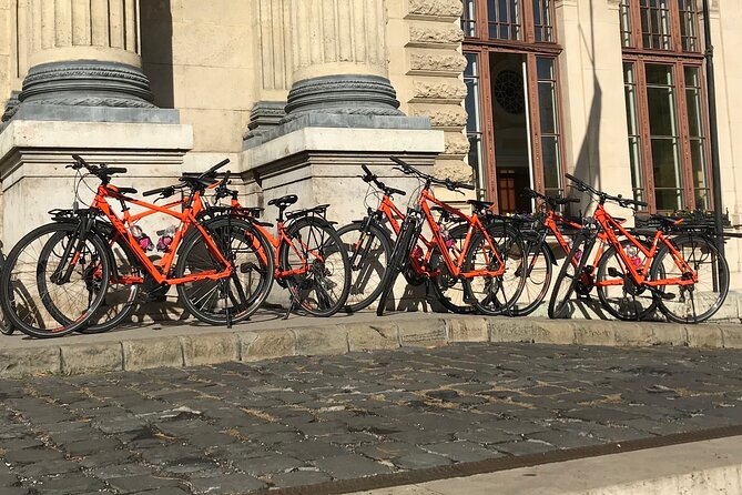Budapest relaxed bicycle tour at sunset - Getting started in the Jewish Quarter at Madách Imre út