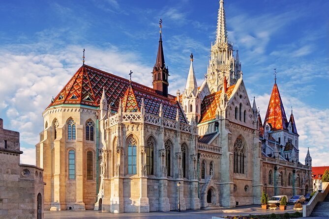 Budapest Scavenger Hunt and Highlights Self Guided Audio Tour - Stop-by-stop: Pest landmarks and the walk toward Castle Hill