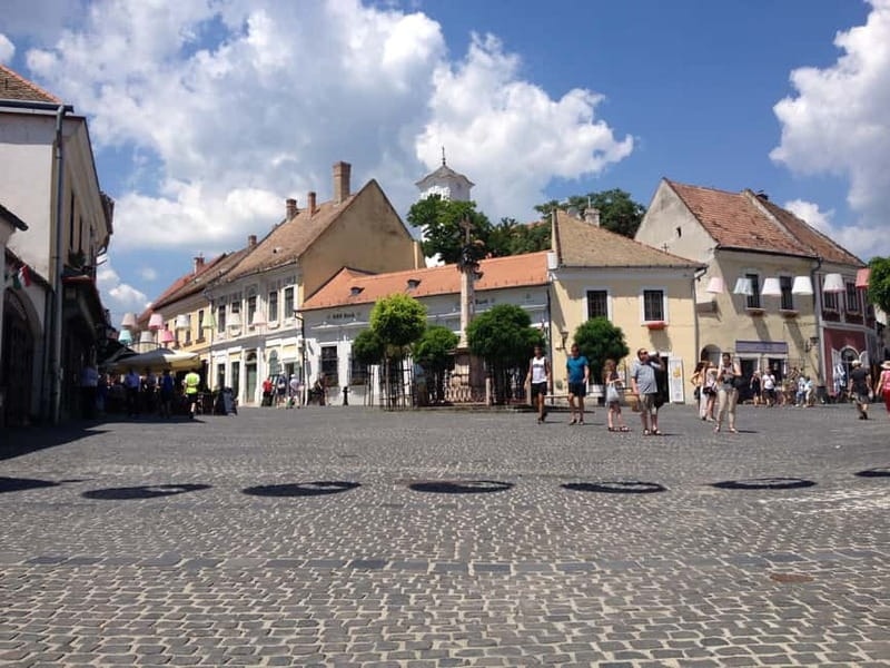 Budapest: Self-Guided Bike Tour to scenic Szentendre - Riding out of downtown: basilica views to the first big river moments