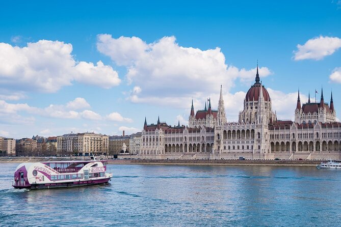 Budapest Sightseeing with Drink Included - Parliament, Elisabeth Bridge, and why Gellért Hill looks better from the water