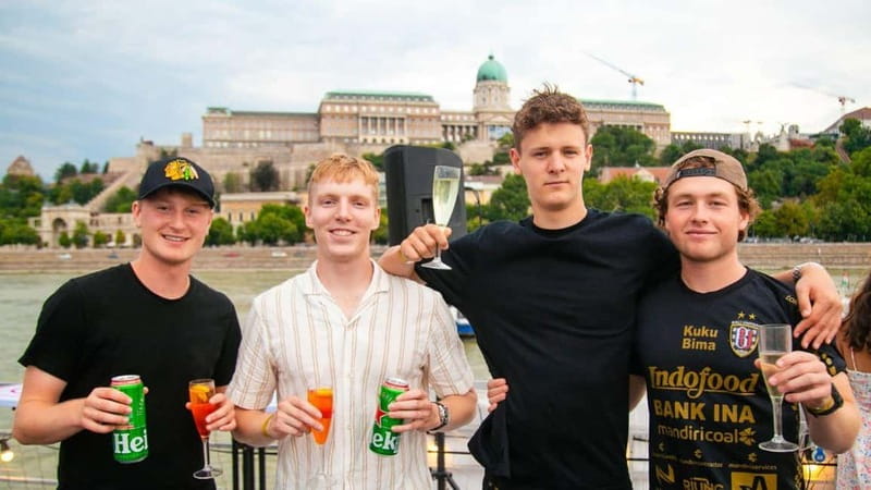 Budapest: Sip & Sail Danube Cruise with Unlimited Beer - Chain Bridge and Buda Castle: The Sunset Payoff