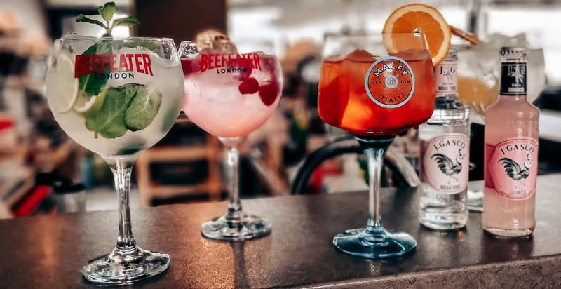 Budapest: Sunset Cruise with 2 Cocktails - Cocktails: Choice, Speed, and How to Enjoy the Hour