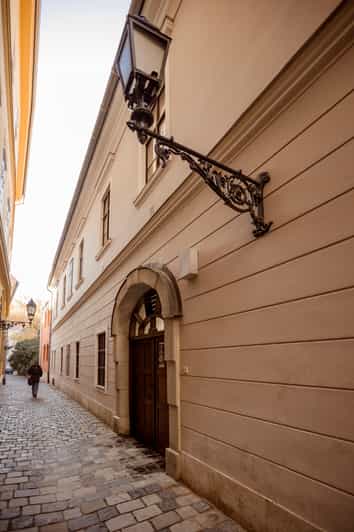 Budapest: The WWII Siege of Buda Castle & Bomb Shelter Tour - Cost and value: why this is priced like a “short” tour but feels bigger