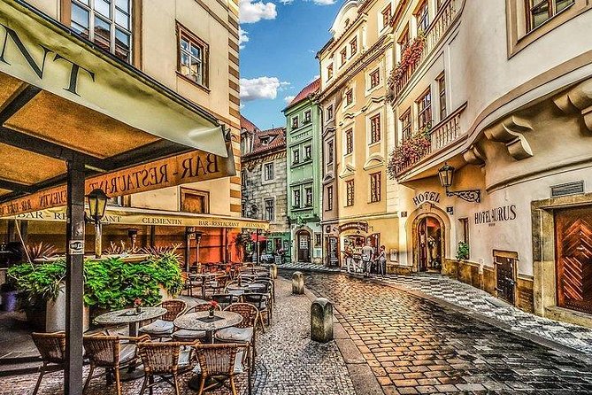 Budapest to Prague Private transfer with 2 hour sightseeing stop - Vehicles and luggage: the part that makes or breaks this kind of day