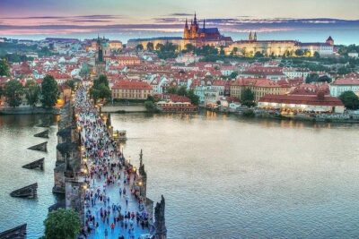 Budapest to Prague Private transfer with 2 hour sightseeing stop - The 2-hour sightseeing stop: how to choose well