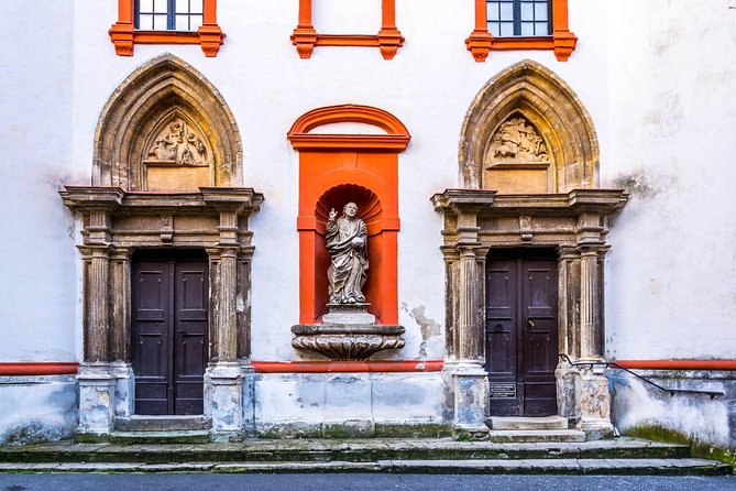 Budapest-Vienna One-Way Sightseeing Transfer - The Guide Factor: Martina’s Calming Control and Flexible Choices