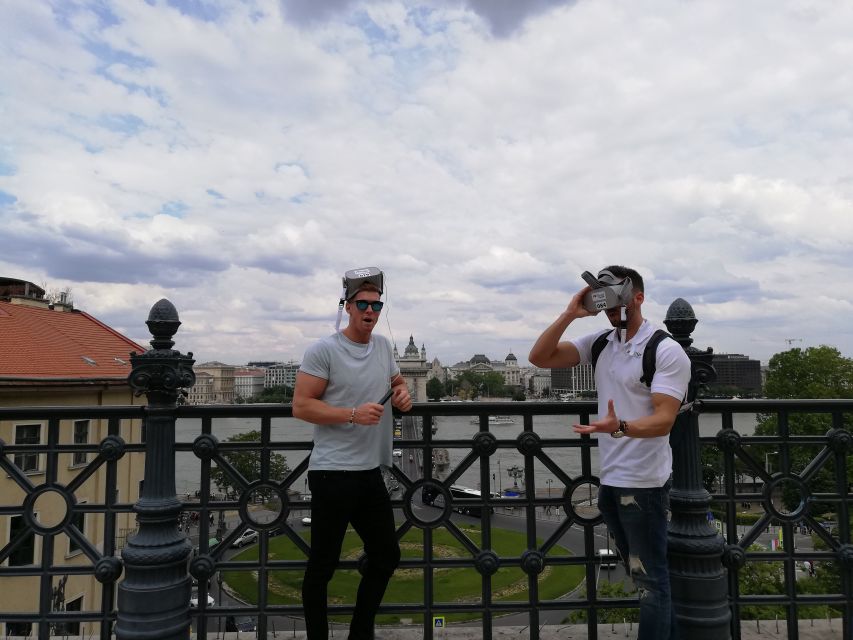 Budapest: Virtual Reality Tour in 8 Languages - Six VR pauses: medieval to WWII to 1956