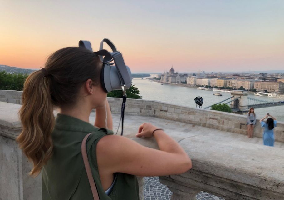 Budapest: Virtual Reality Tour in 8 Languages - Languages: live guide in two, audio in eight