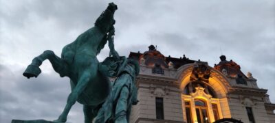 Budapest: Walking Tour in the Buda Castle District - Finding the Vienna Gate meet-up (and why it matters)