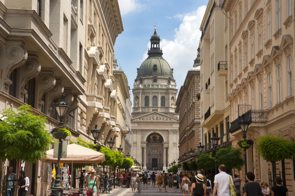 Budapest Walking Tour with a Professional Local Guide - Entering Pest and Buda the Easy Way