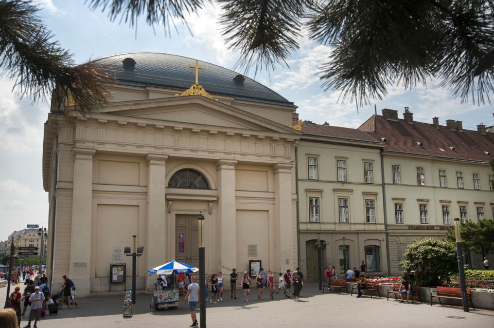 Budapest Walking Tour with a Professional Local Guide - St. Stephen’s Basilica as a Launch Point