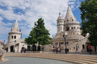Budapest Walking Tour with Your Private Guide: 10+ Highlights - Getting oriented at Elizabeth Square (Deák Ferenc tér)