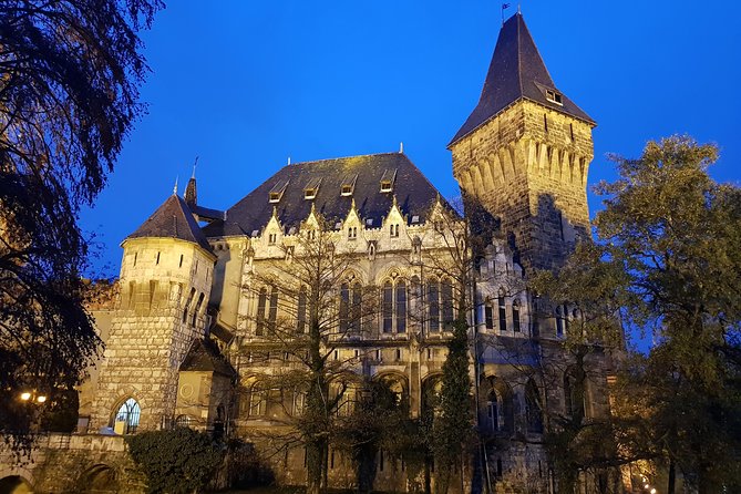 Budapest Walking Tour with Your Private Guide: 20+ Highlights - Lunch, lunch timing, and why the food stops matter