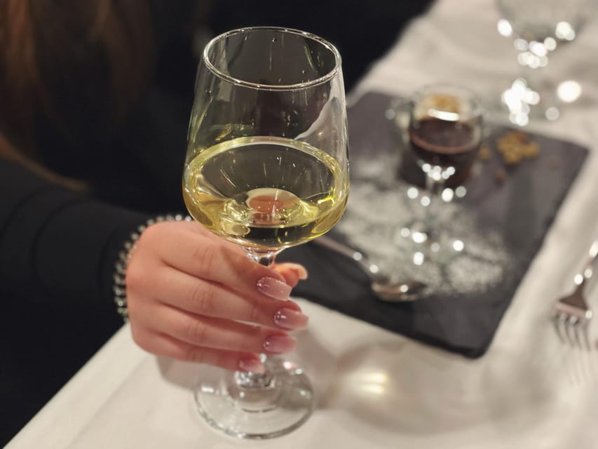 Budapest: Wine & Dine Cruise on the Danube - Meeting the boat at Akademia Dock 2: fast and straightforward