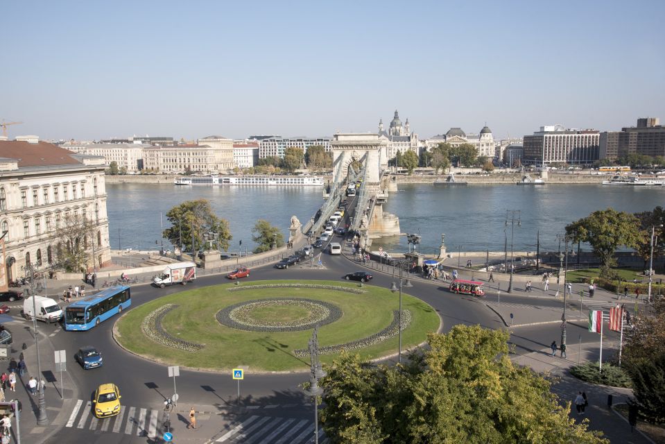 Castle District & Pest Driving Tour with Danube River Cruise - Danube cruise: a 1-hour, UNESCO-sight-seeing reset