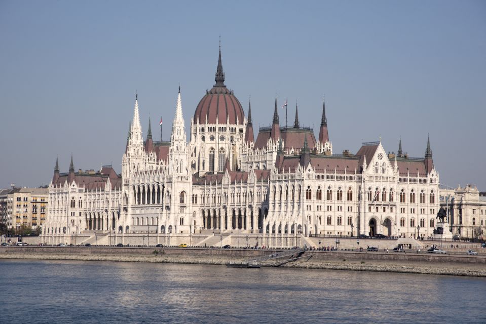 Castle District & Pest Driving Tour with Danube River Cruise - Logistics that can make or break your day