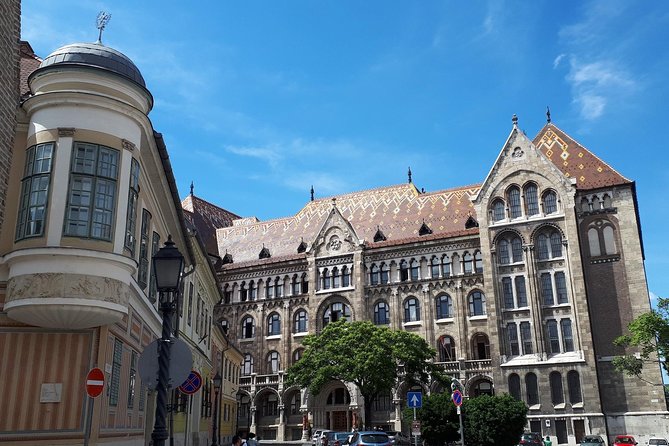 Castle district walk with legends - Stop 4: Kapisztrán square area and the St. John of Capistrano statue